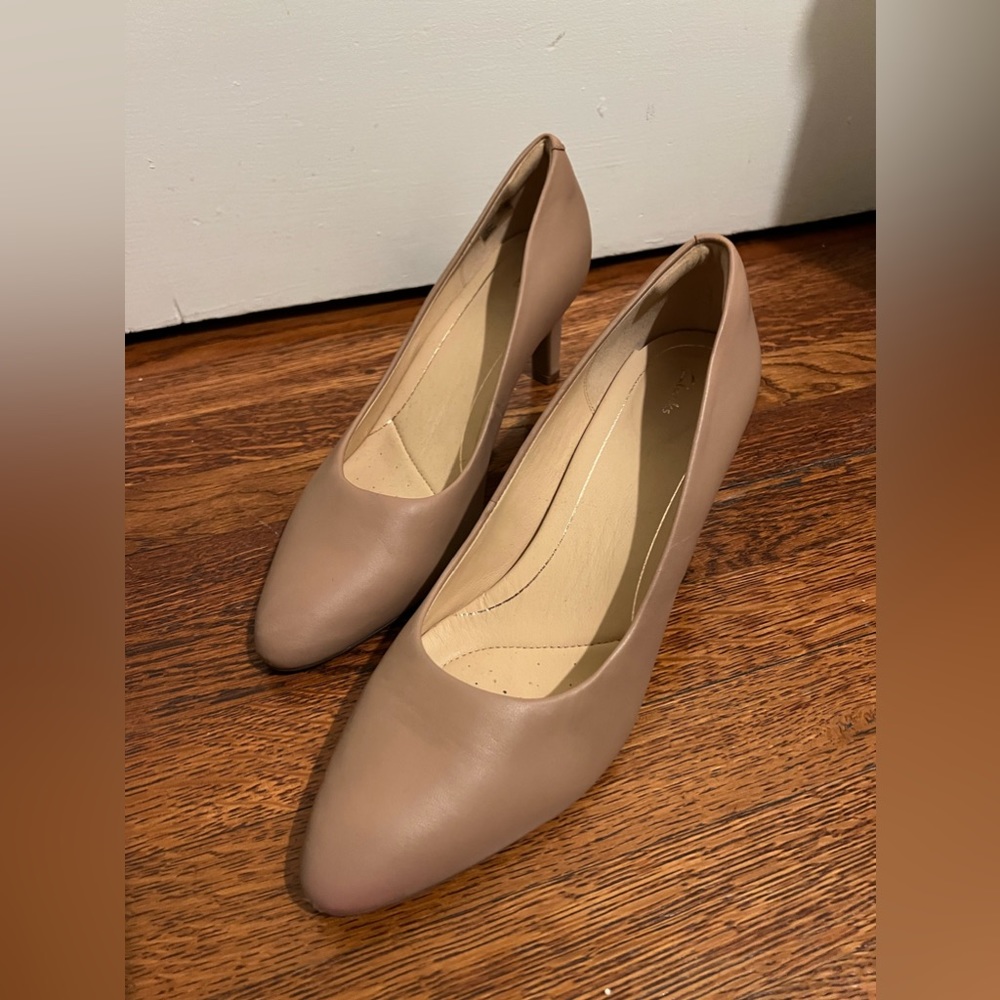 Clarks Heel - Picture 2 of 2